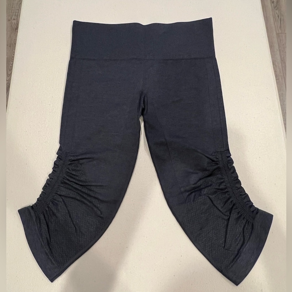 Lululemon capri blue/grey 6